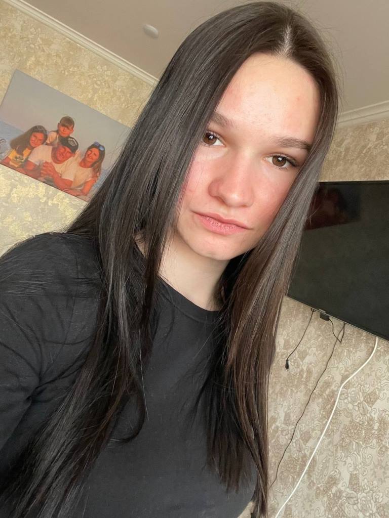 Аріна Золотарьова